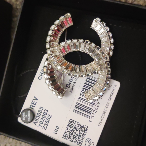 Chanel brooch - Picture 2 of 2